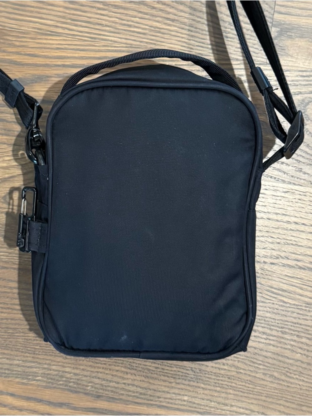 Pacsafe Metrosafe LS100 Crossbody Bag in Black - Picture 3 of 13